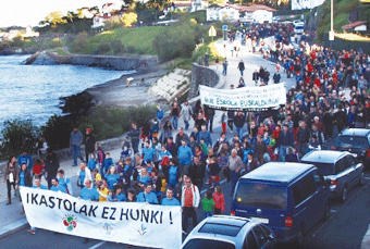 5.000 pertsona Ziburuko ikastolaren aldeko manifestazioan